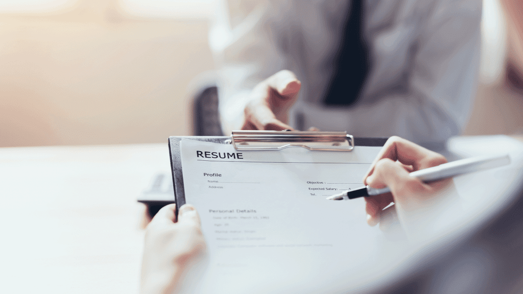 Crafting an Effective Professional Summary for Your Resume
